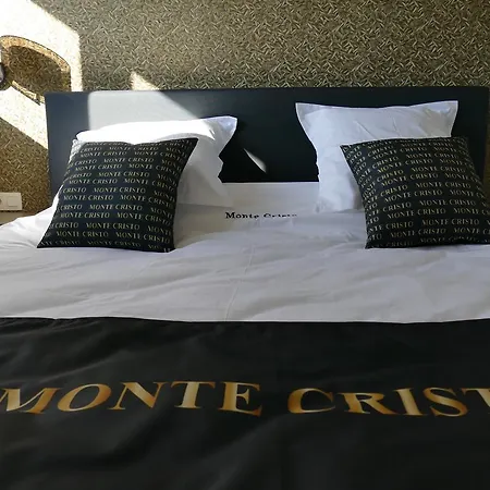 Monte Cristo Hotel