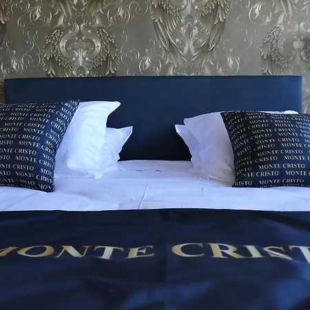 Monte Cristo Hotel
